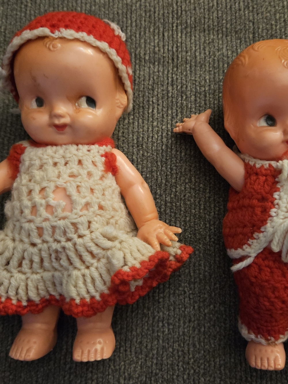 '50s IRWIN TWIN VINTAGE KEWPIE DOLLS ARMS MOVE HARD PLASTIC CROCHET CLOTHES RARE